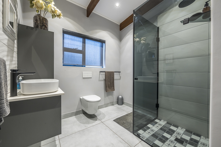 5 Bedroom Property for Sale in Island View Western Cape